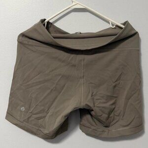 Lululemon Women's Tan and Cream Shorts
